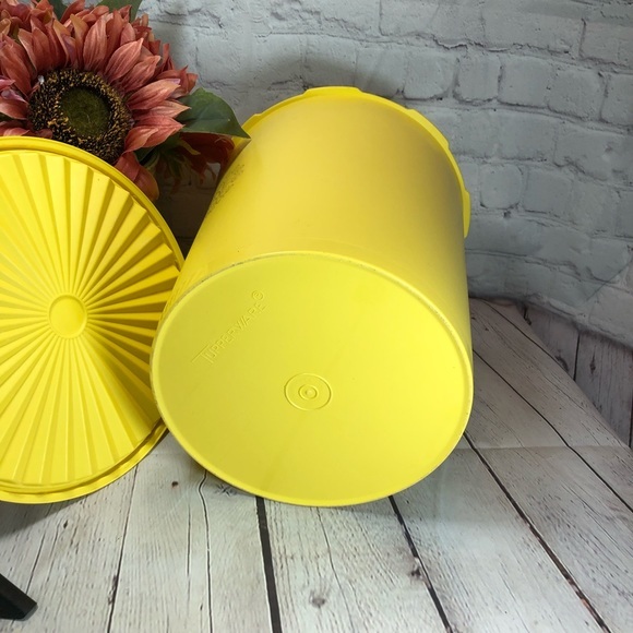 🛍🛍SOLD Vintage Tupperware MAXI canister 25cup - Picture 5 of 5